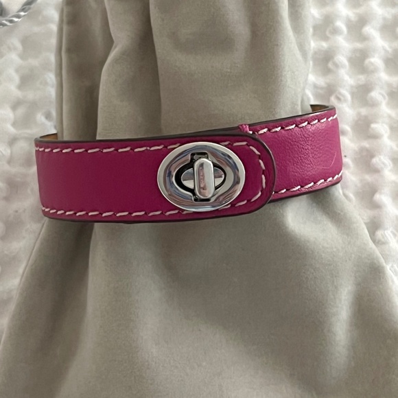 COACH Authentic Leather Turnlock Bracelet — Fuchsia/Hot Pink | NWOT | MSRP $89 - Picture 9 of 13